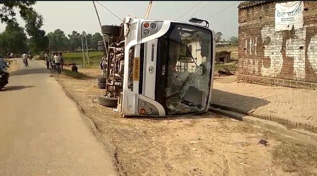 Bihar Election 2020: इलेक्शन ड्यूटी पर जा रहे सैप जवानों की बस पलटी, कई  घायल, चालक फरार