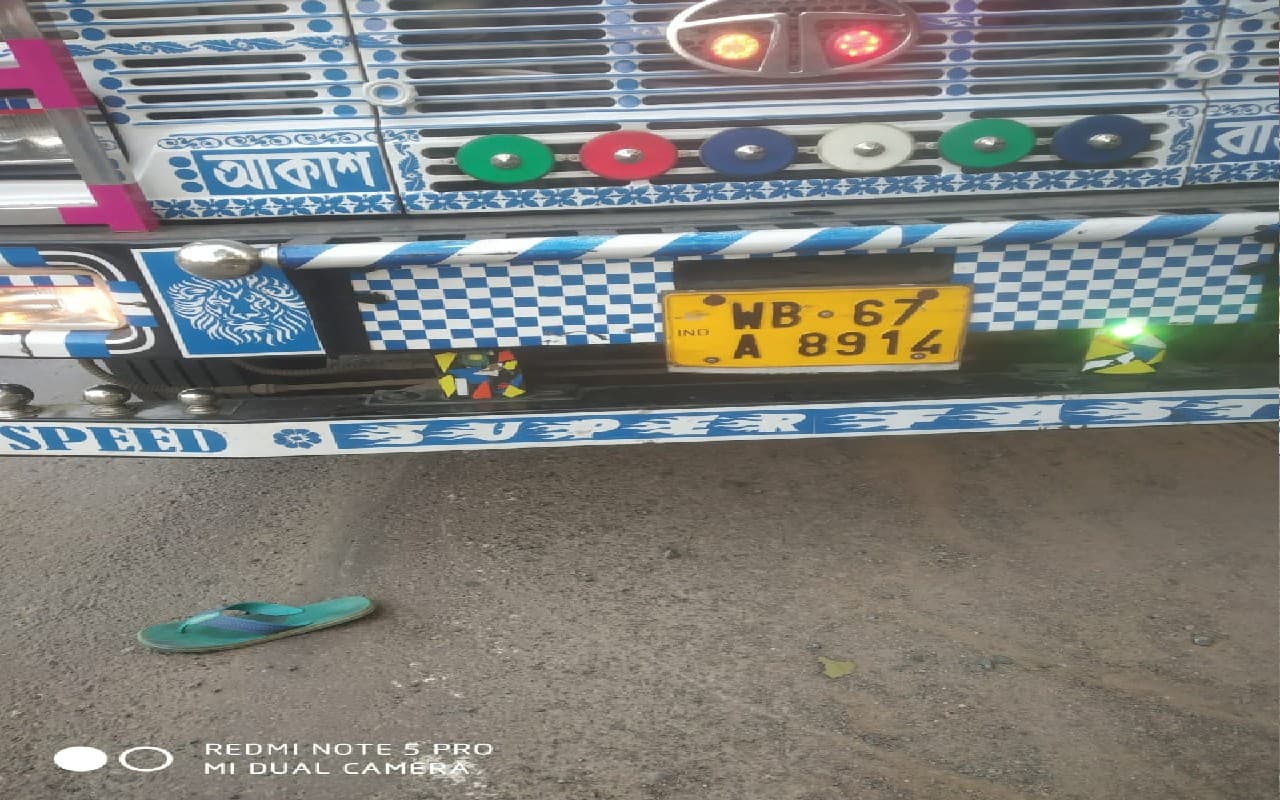 West Bengal: साइकिल से ड्यूटी जा रहे साइकिल सवार श्रमिक की दुर्घटना में मौत