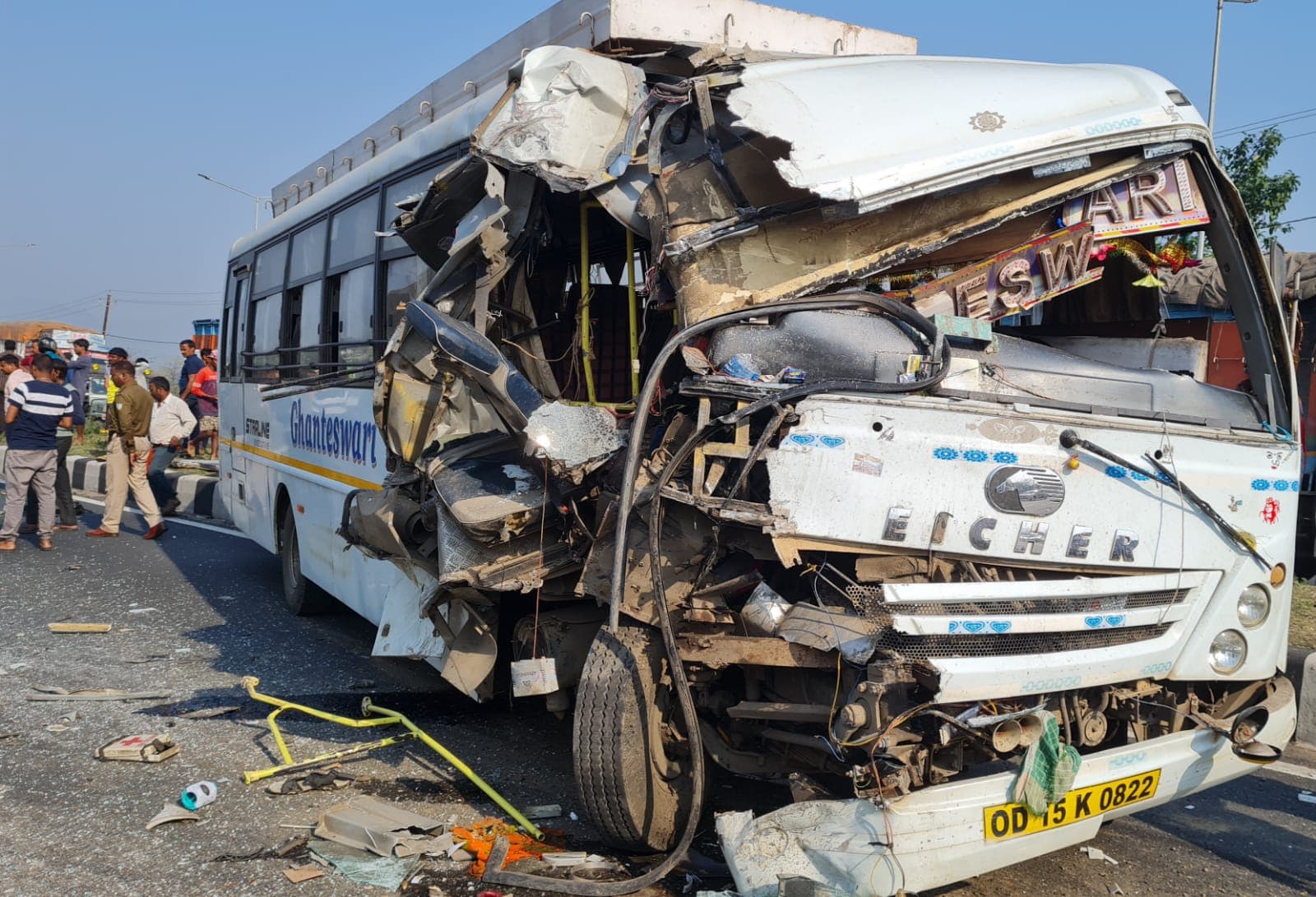 धनबाद में बड़ा सड़क हादसा, बस और कंटेनर के बीच सीधी टक्कर में दो दर्जन से ज्यादा लोग घायल