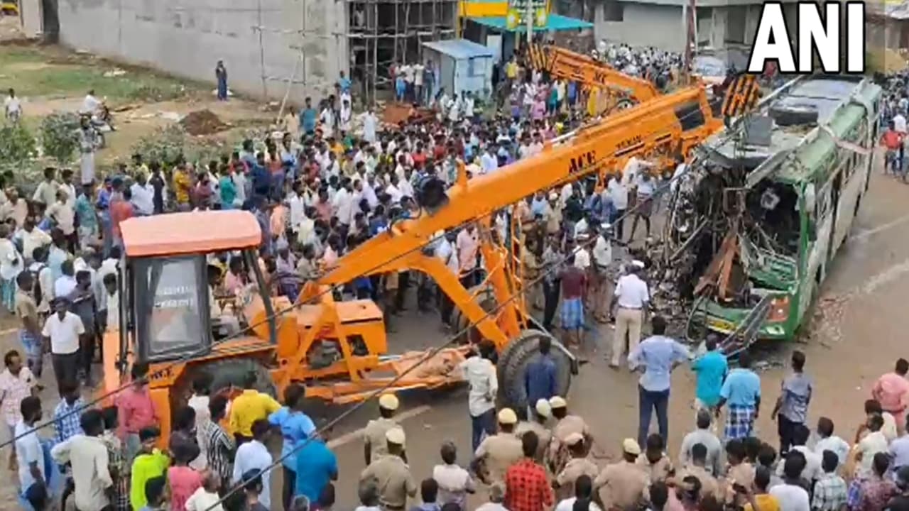 तमिलनाडु में दो बसों में जोरदार टक्कर, हादसे में दो लोगों की मौत, 70 से ज्यादा घायल