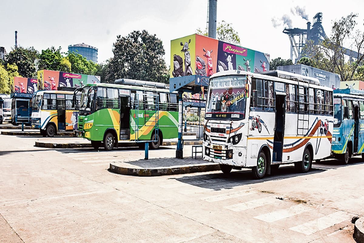 3 साल से नहीं हो सकी है RTA की बैठक, जमशेदपुर की 150 बसों का परमिट फेल, मालिकों ने लगाया सरकार पर गंभीर आरोप