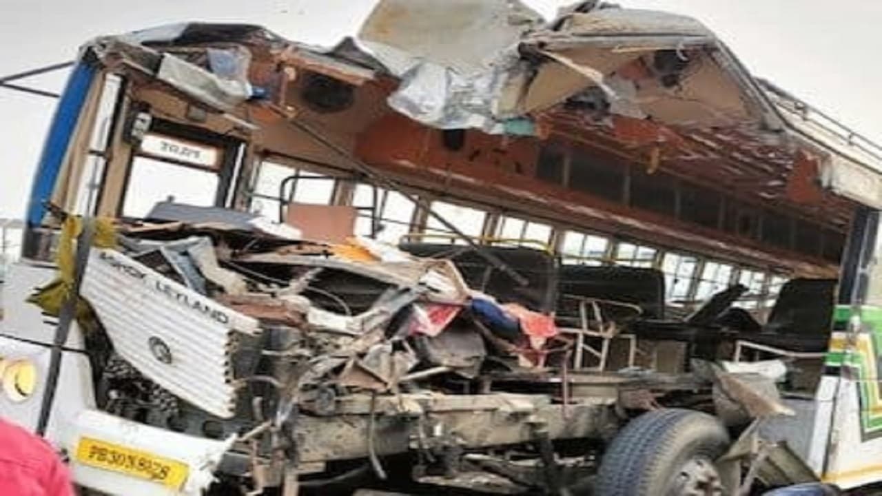 बिहार के मधेपुरा से पंजाब जा रही बस की यूपी में ट्रक से भीषण टक्कर, 4 मजदूरों की मौत, कई जख्मी