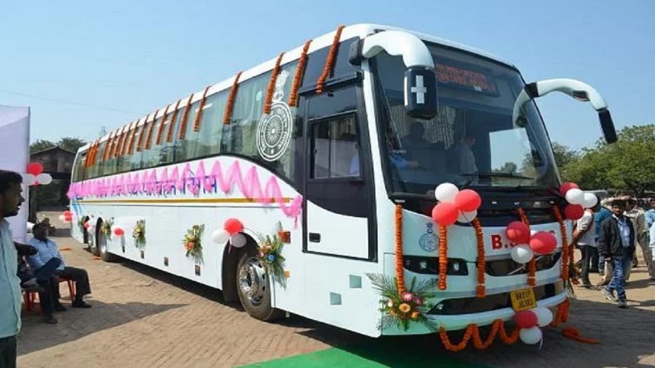 दिल्ली-गाजीपुर बॉर्डर से कई राज्यों के लिए खुलीं बसें, झारखंड जाने के 4000 रुपये वसूले