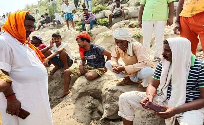 गंगा नदी में स्नान के दौरान ले रहे थे सेल्फी, गहरे पानी में डूबने से तीन युवकों की मौत