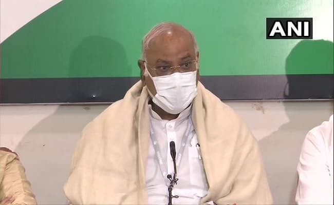 पेट्रोल-डीजल के दाम लगातार बढ़ने पर कांग्रेस नेता ने केंद्र को घेरा, खराब नीतियों को बताया जिम्मेदार