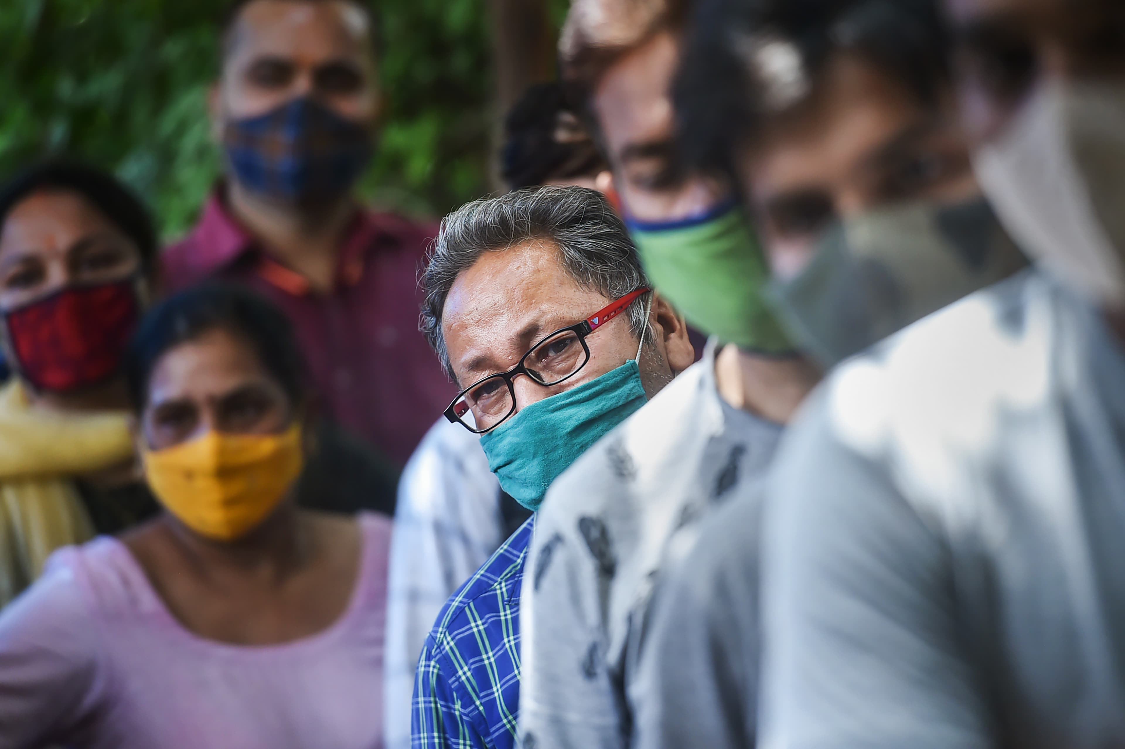 आगरा: कलयुग के श्रवण कुमार ने पूरी की मां की अंतिम इच्छा, स्ट्रेचर पर 1000 किमी दूर से लाया ताज का कराने दीदार