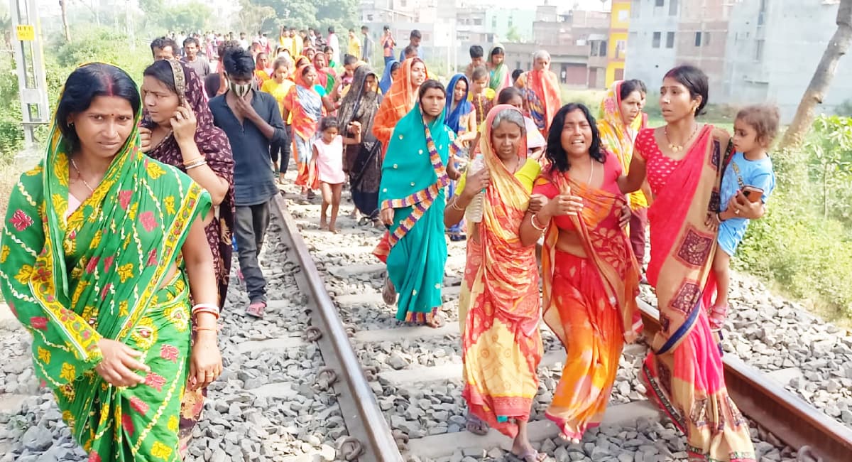 Bhagalpur: रेलवे लाइन पर मिला युवक का शव, आपसी विवाद में हत्या की आशंका
