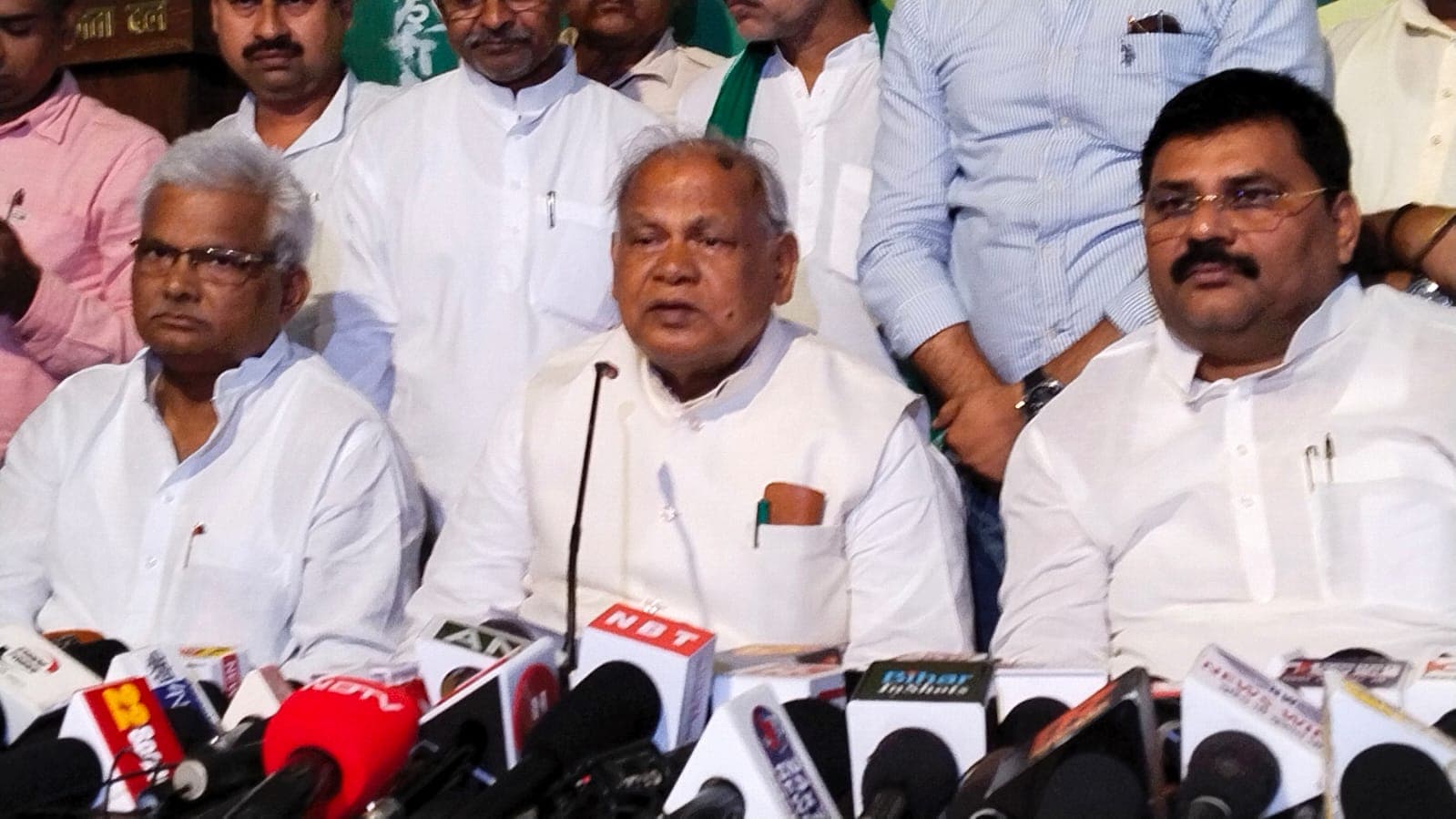 Bihar ‍By Elections : महागठबंधन के तरफ से प्रत्याशियों के नाम घोषित, अनंत सिंह की पत्नी लड़ेंगी चुनाव