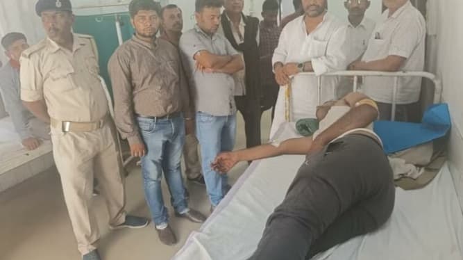 बिहार में बेखौफ हुए बालू माफिया, ओवरलोडिंग की जांच के दौरान सिवान में DTO पर बोला हमला