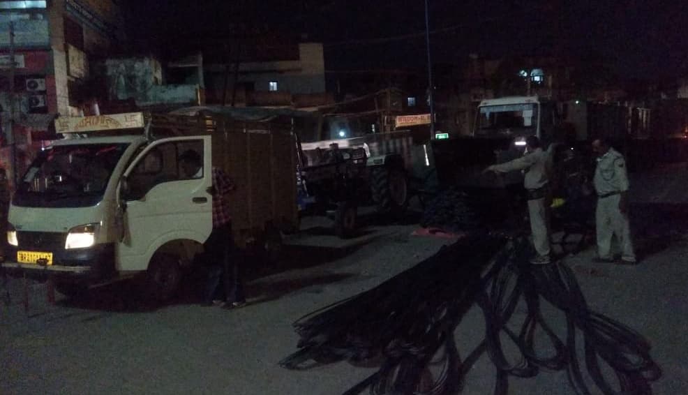 BSNL केबल मरम्मत को लेकर किये गड्ढे में पलटा छड़ लदा ट्रैक्टर, एक मजदूर की मौत, दूसरा घायल