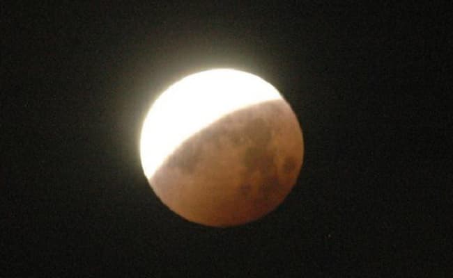 Chandra Grahan 2020: कुछ घंटों बाद लगेगा चंद्रग्रहण, जानिए सूतक काल को लेकर क्या है ज्योतिष राय