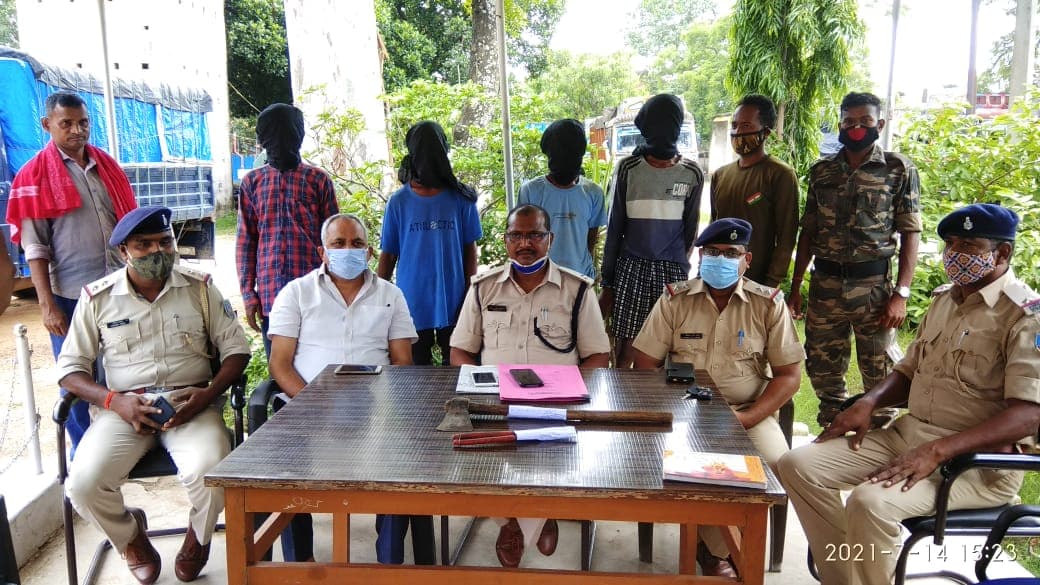 झारखंड के लातेहार में टावर व बिजली तार काटने वाले गिरोह का खुलासा, चार आरोपी गिरफ्तार