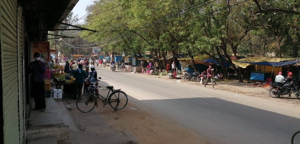 कंटेंनमेंट जोन छोड़कर सभी दुकानें व परिवहन आज से शुरू