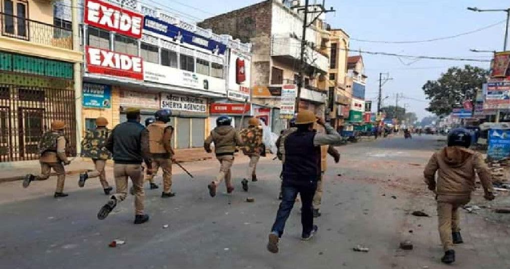 CAA Protests : प्रदर्शनकारियों के खिलाफ पोस्टरबाजी कर बुरी फंसी योगी सरकार, हाईकोर्ट सोमवार को सुनाएगा फैसला