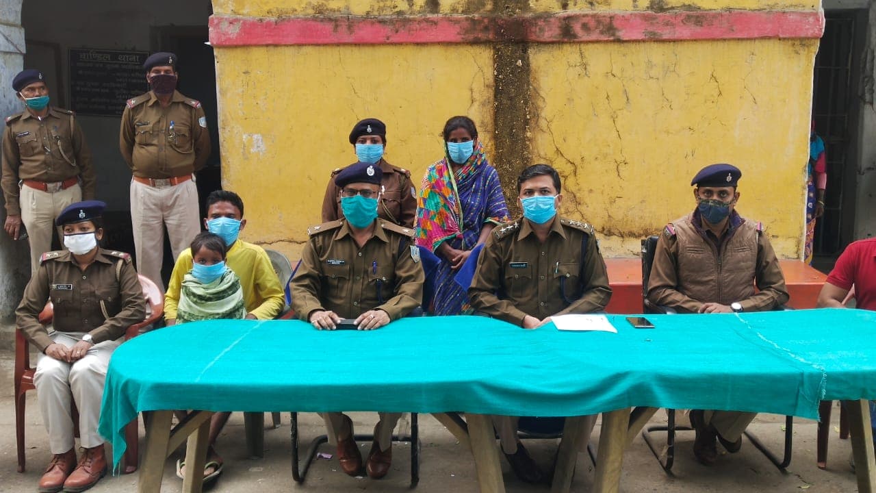 मोबाइल में कार्टून देख रही मासूम का घर से अपहरण, ढाई घंटे में पुलिस ने किया सकुशल बरामद, महिला अपहर्ता गिरफ्तार