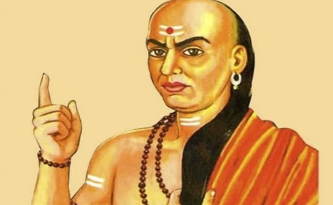 Chanakya Niti: दुश्मन किसी भी रूप में आपको कर सकता है परेशान, जानिए परास्त करने की चाणक्य नीति...