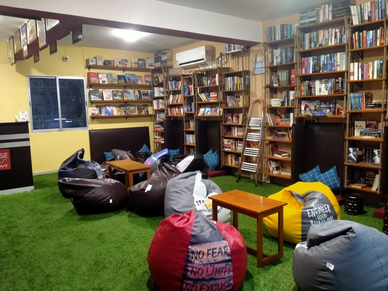 धनबाद में खुला ऐसा कैफे जहां पढ़ने के साथ ले सकेंगे लजीज खाने का आनंद, मिलेगी ये सुविधाएं