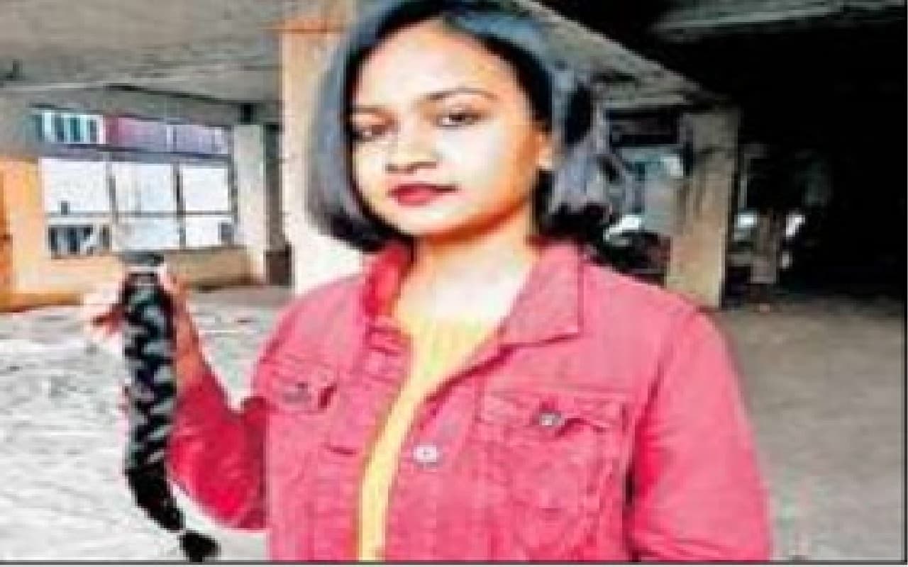 हावड़ा: कैंसर से मरीं मां की पुण्यतिथि पर छात्रा की अनूठी पहल, बेटी ने बाल दान कर मां को दी श्रद्धांजलि