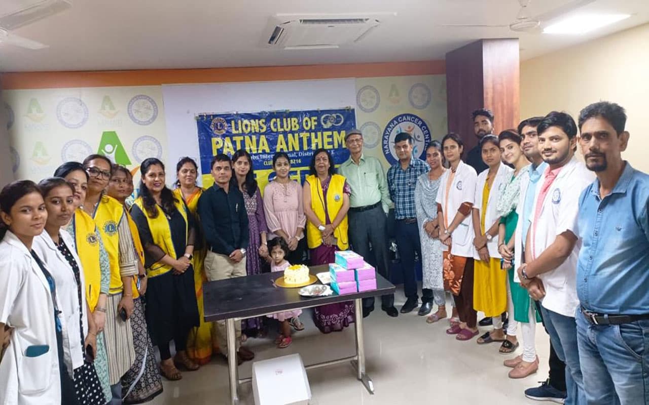 डॉक्टर्स डे पर कैंसर रोग विशेषज्ञ डॉ अभिषेक आनंद को किया गया सम्मानित