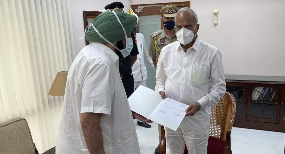 पंजाब के मुख्यमंत्री अमरिंदर सिंह का इस्तीफा, कांग्रेस आलाकमान को दिया यह संदेश