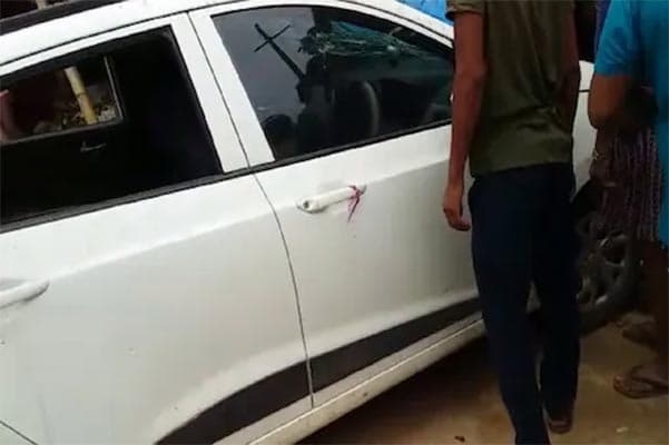 अनियंत्रित कार बाजार में घुसी, 8 लोगों को कुचला, चार स्थिति गंभीर