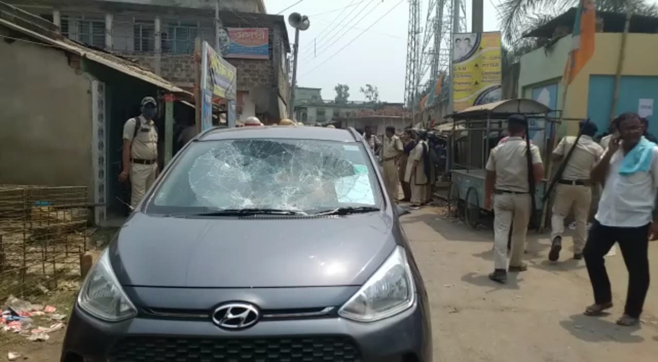Bengal Chunav 2021: नंदीग्राम से BJP कैंडिडेट शुभेंदु अधिकारी के भाई की गाड़ी पर हमला, TMC नेता पर आरोप
