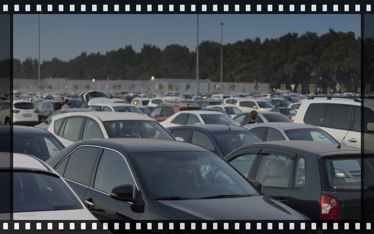 Auto Sales : अगले साल भी वृद्धि की रफ्तार बने रहने की वाहन उद्योग को उम्मीद