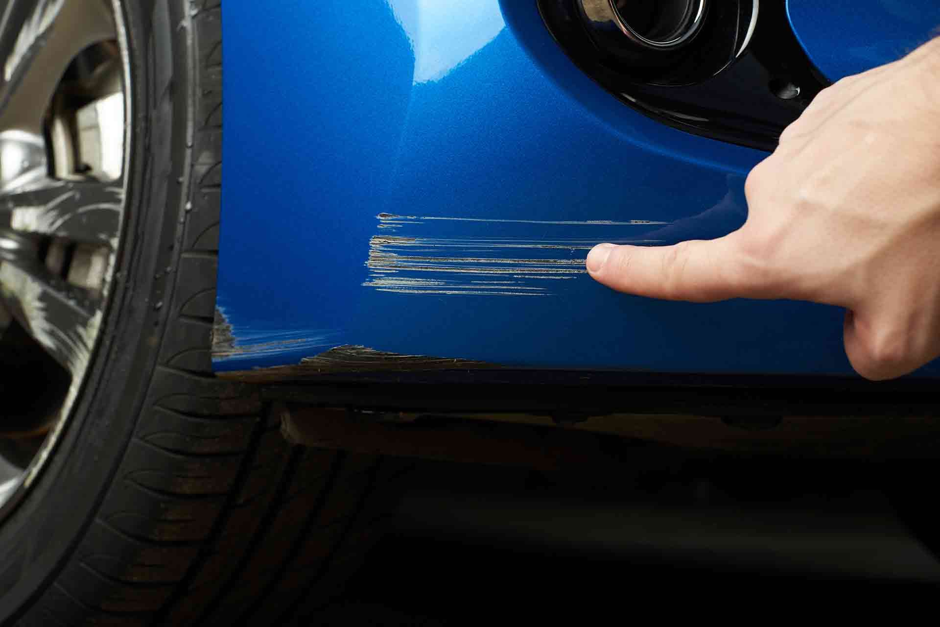 How To Remove Scratch From Car: बगैर गैराज जाए कार के सरफेस में लगी स्क्रैच को कैसे हटाएं ?