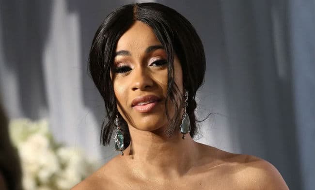 जूते की मैगजीन के लिए दुर्गा अवतार में फोटोशूट कराना इस रैपर को पड़ा महंगा, मांगी माफी