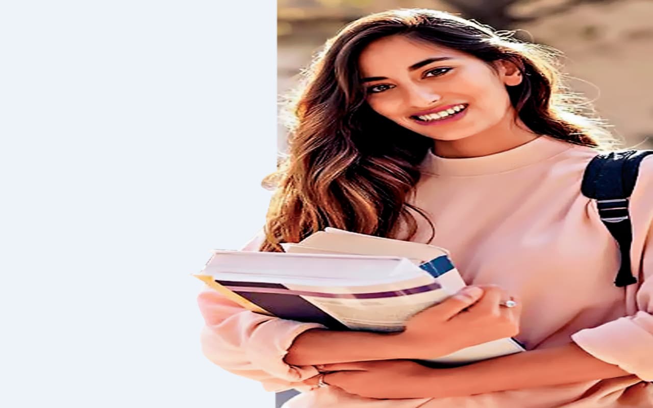 Career In Social Work : सोशल वर्क में बनाना है करियर, जानें कैसे बढ़ सकते हैं आगे