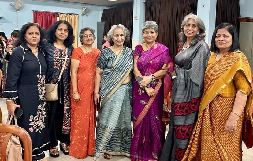 50 साल बाद मिली सहेलियों ने बिताए खुशनुमा पल, कार्मेल एलुमनाई एसोसिएशन ने उपलब्ध कराया मौका