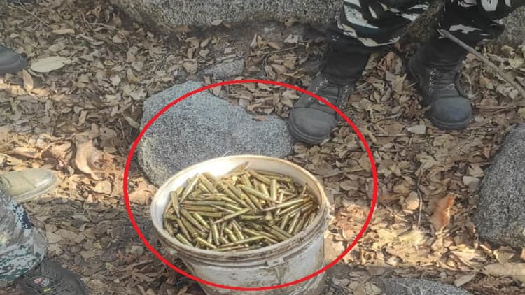 Bihar: औरंगाबाद में पत्थरों के बीच रखे बाल्टी भर जिंदा कारतूस बरामद, चक्रबंधा में CRPF और STF की कार्रवाई