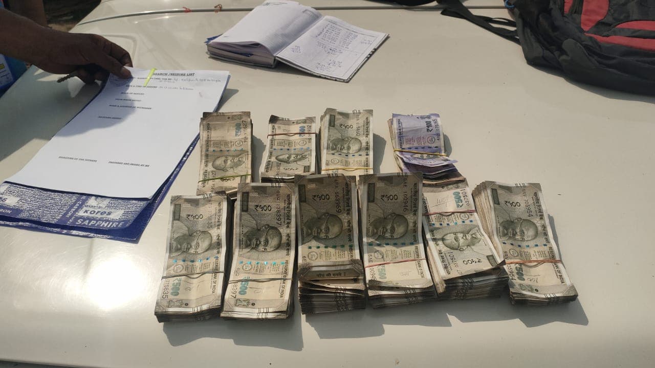 Big Breaking : चुनाव से पहले बारुईपुर पुलिस अलर्ट, स्कूल बैग से 4.60 लाख रुपये जब्त