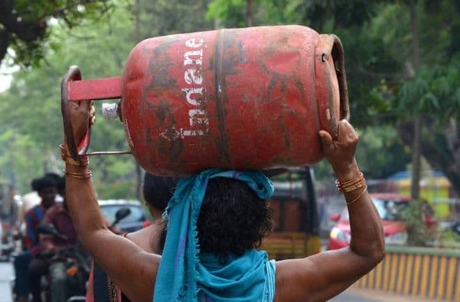 LPG Offer: 809 का रसोई गैस सिलिंडर 9 रुपये में पाएं, जल्दी करें...