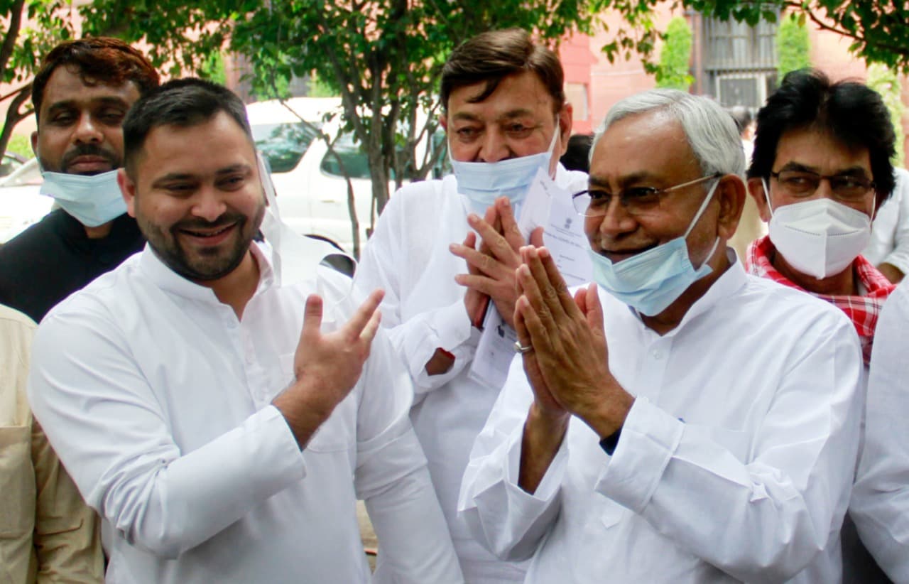 PM Modi ने तेजस्वी से पूछा 'बीमार' लालू यादव का हालचाल, मुकेश सहनी ने चांदी की मछली भेंट कर कही ये बात