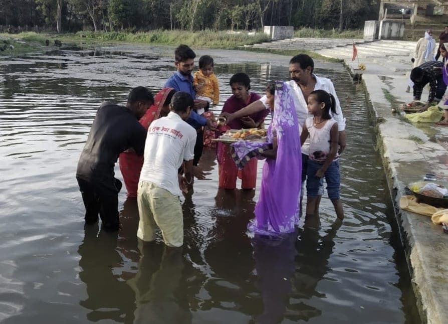Chhath Puja 2020 : छठ पूजा को लेकर प्रशासन ने जारी किया गाइडलाइन, कहा- 'अर्घ्य के दौरान तालाब में डुबकी नहीं लगाए व्रती'