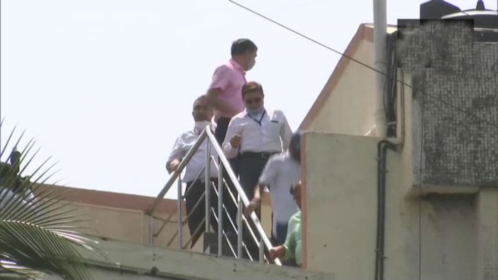Sushant Singh CBI Probe  : फिर सुशांत के घर पहुंची सीबीआई, एम्स के डॉक्टर और बहन मीतू हैं साथ, क्राइम सीन क्रियेट होगा