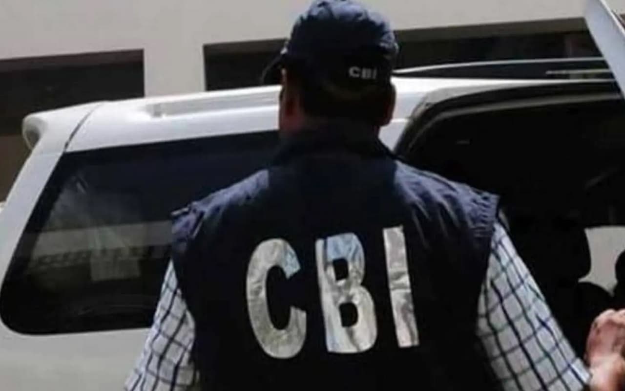 Delhi Excise Policy Case: दिल्ली सरकार के 2 लोक सेवकों सहित सभी 7 आरोपियों को समन, 3 जनवरी को अगली सुनवाई