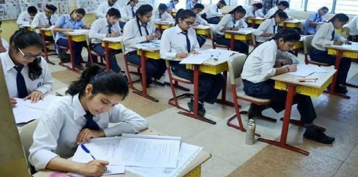 UPTET Exam 2021: यूपीटीईटी की परीक्षा की नई तारीख का इंतजार खत्म, बेसिक शिक्षा मंत्री ने बताया कब होगा एग्जाम