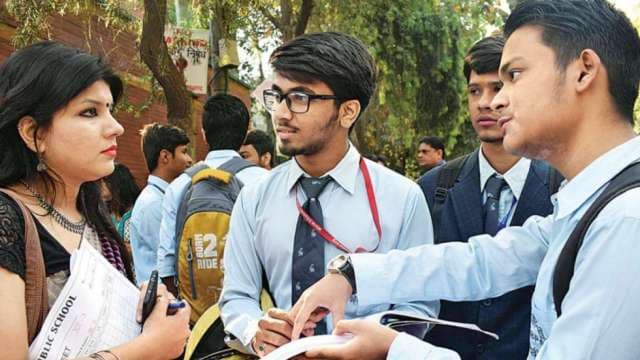 सीबीएसई बोर्ड परीक्षाएं आज से शुरू, आगरा में बनाए गए 32 केंद्र, 30 हजार से अधिक विद्यार्थी होंगे शामिल...