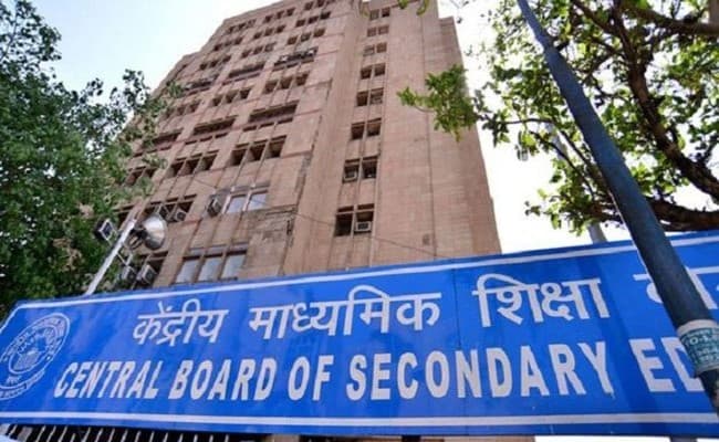 Coronavirus: सीबीएसई ने परीक्षा केंद्रो को जारी की गाइडलाइन, कहा- छात्रों को पर्याप्त दूरी पर बैठाने की व्यवस्था की जाए