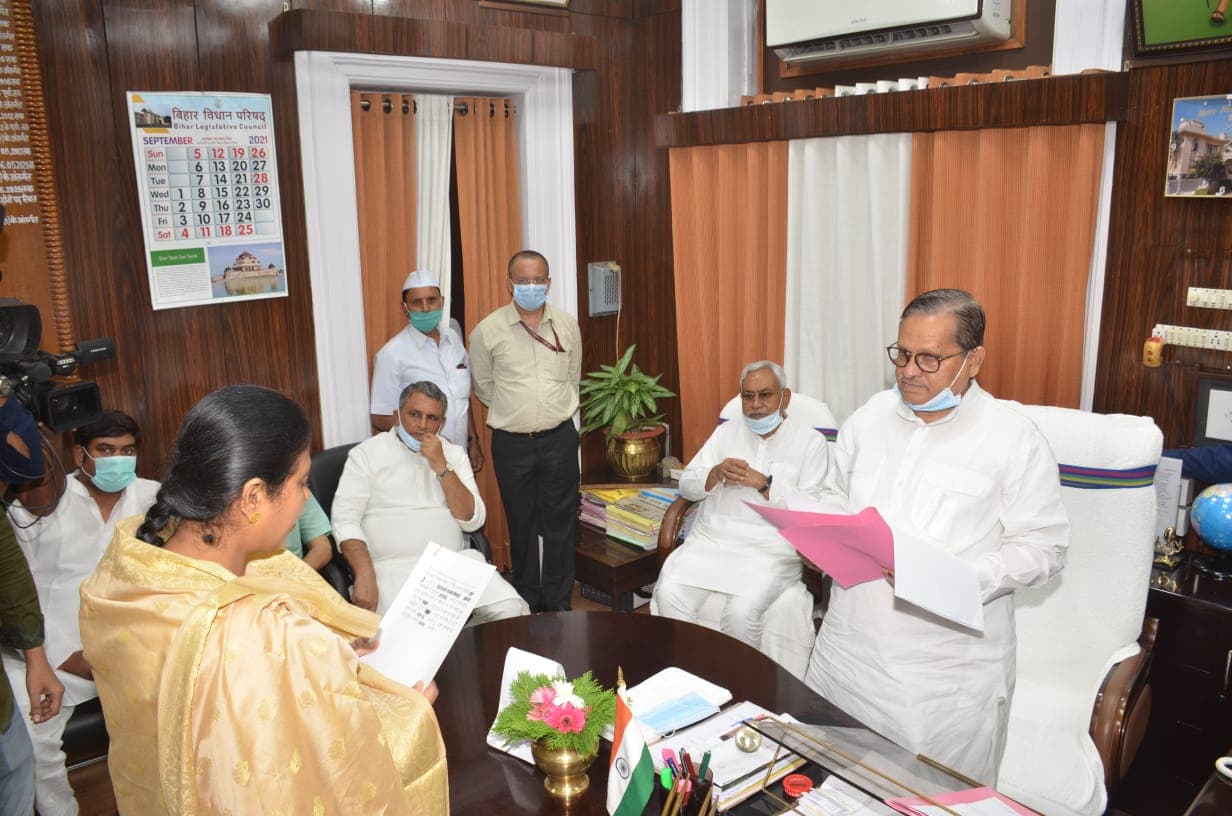 रोजिना ने ली विधान परिषद की सदस्य के रूप में शपथ, सीएम नीतीश कुमार रहे मौजूद