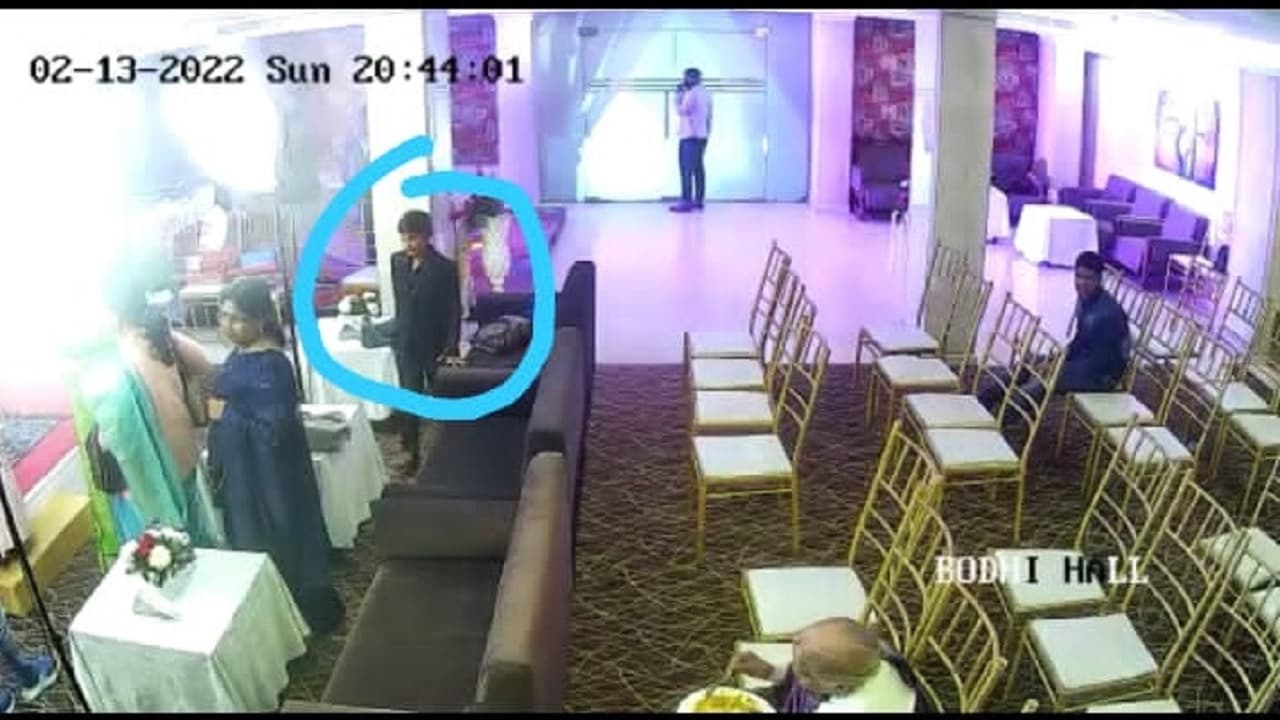 Patna News: सगाई समारोह के दौरान जेवर व कैश से भरा पर्स लेकर फरार हुआ शातिर बच्चा, घटना CCTV में कैद