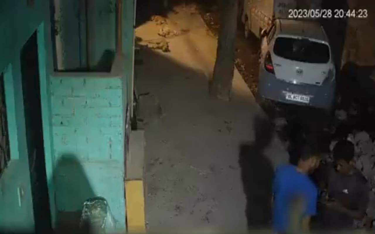 Delhi Murder Case: नाबालिग लड़की की निर्मम हत्या मामले में आरोपी साहिल की हिरासत 3 दिनों के लिए बढ़ाई गयी