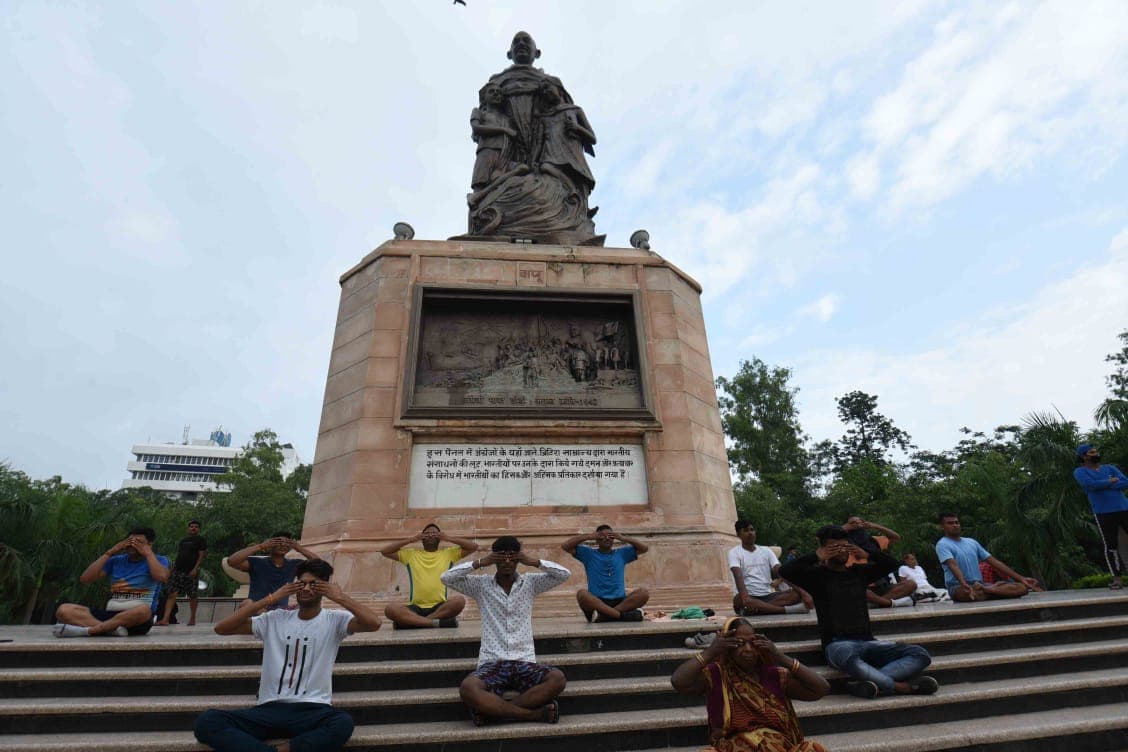 Yoga Day 2020 : तस्वीरों में देखें कोरोना काल में बिहार के लोगों ने कैसे मनाया योग दिवस