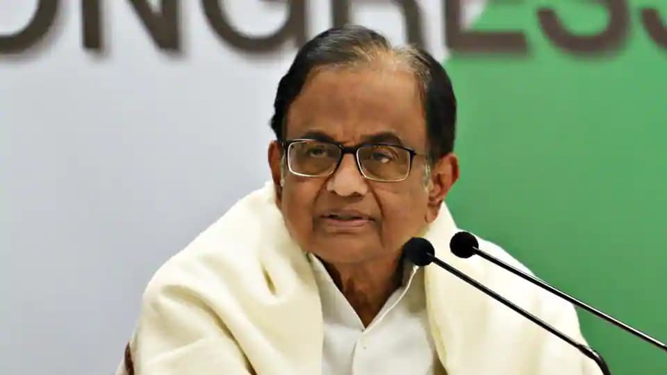 प्रियंका गांधी की गिरफ्तारी अवैध और शर्मनाक है, पी चिदंबरम का आरोप, कहा- नजरबंदी में कानूनों का उल्लंघन
