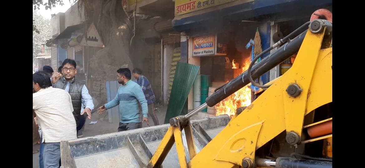 रेलवे की जमीन खाली कराने गयी टीम के सामने आत्मदाह का प्रयास, पटना में सामने आयी कानपुर जैसी घटना