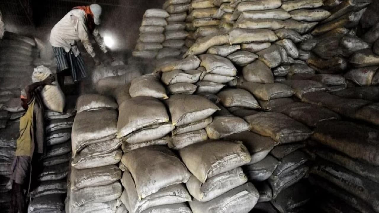 Cement  Prices Hike: घर बनाने वालों पर महंगाई की मार, कंपनियों ने सितंबर में इतना बढ़ा दिया दाम