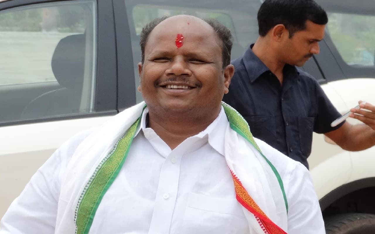 Chhattisgarh: विधानसभा उपाध्यक्ष मनोज सिंह मंडावी का हार्ट अटैक से निधन, CM बघेल ने किया शोक व्यक्त