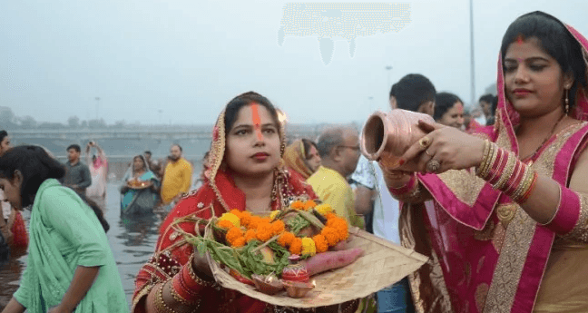 Chhath Vrat 2021 : सूर्य देव को सभी जानते हैं लेकिन छठी मैया कौन हैं ? यहां पढ़ें जवाब …
